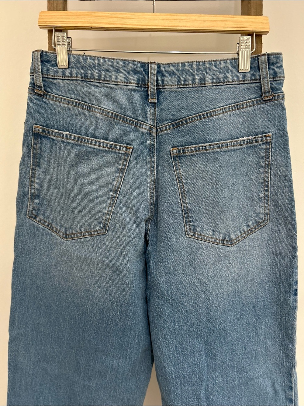 BCBGeneration Skater High Rise Straight Leg Medium Wash Jeans Sz 11/30 NWT - Picture 4 of 11